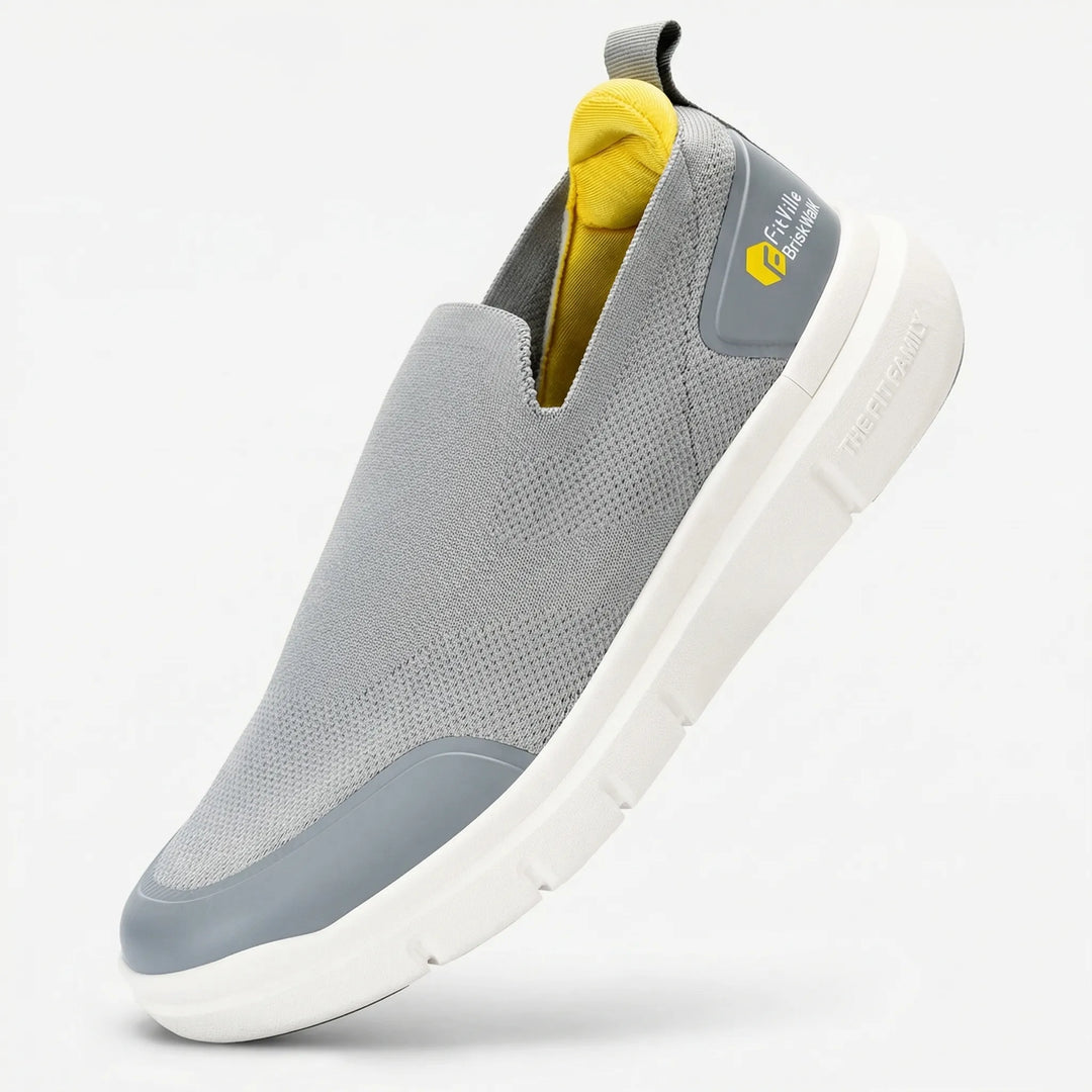 Bequemer Herren Slip-On Gehschuh, vorne. Zeigt extra weite Zehenbox für optimalen Komfort.