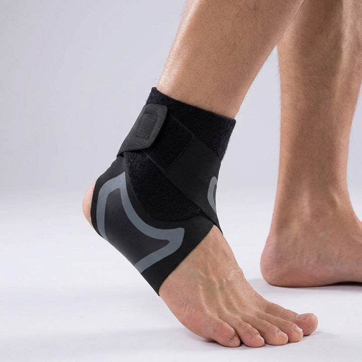 Komfortable Knöchelstütze Sportbandage für Fußgelenk-Stabilisierung. Perfekter Schutz für Athleten beim Training.