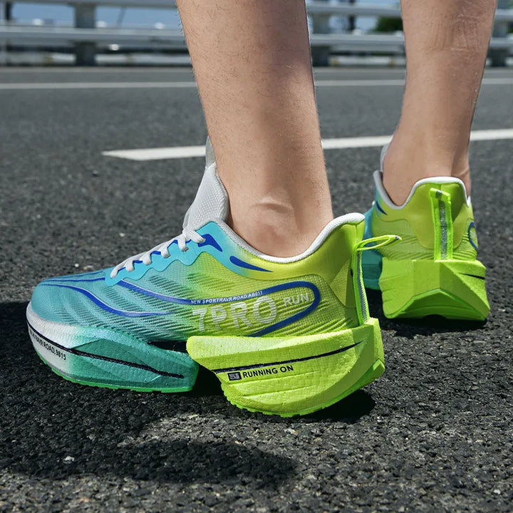 Hochwertiger Herren-Laufschuh mit Komfort-Dämpfung, ideal für Sport und Running.