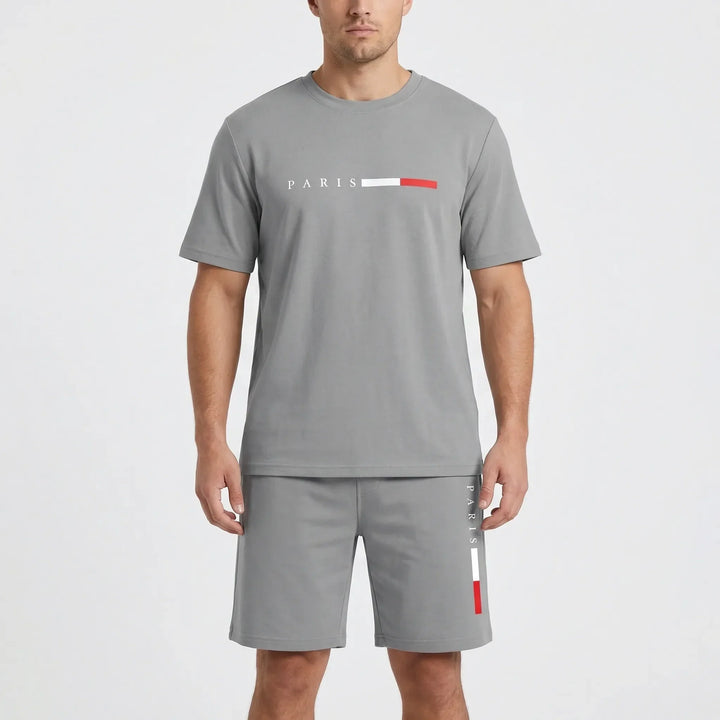 Mann in Bewegung trägt leichten Herren Trainingsanzug für intensive Workouts & Sport.