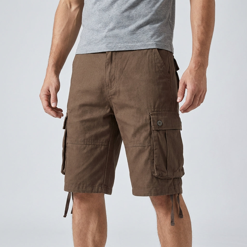 Praktische Herren Cargo-Shorts, knielang, für maximalen Komfort bei Abenteuern & im Alltag. Mit Cargo-Taschen.