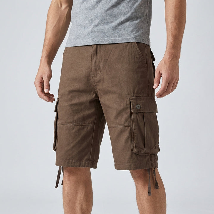 Praktische Herren Cargo-Shorts, knielang, für maximalen Komfort bei Abenteuern & im Alltag. Mit Cargo-Taschen.