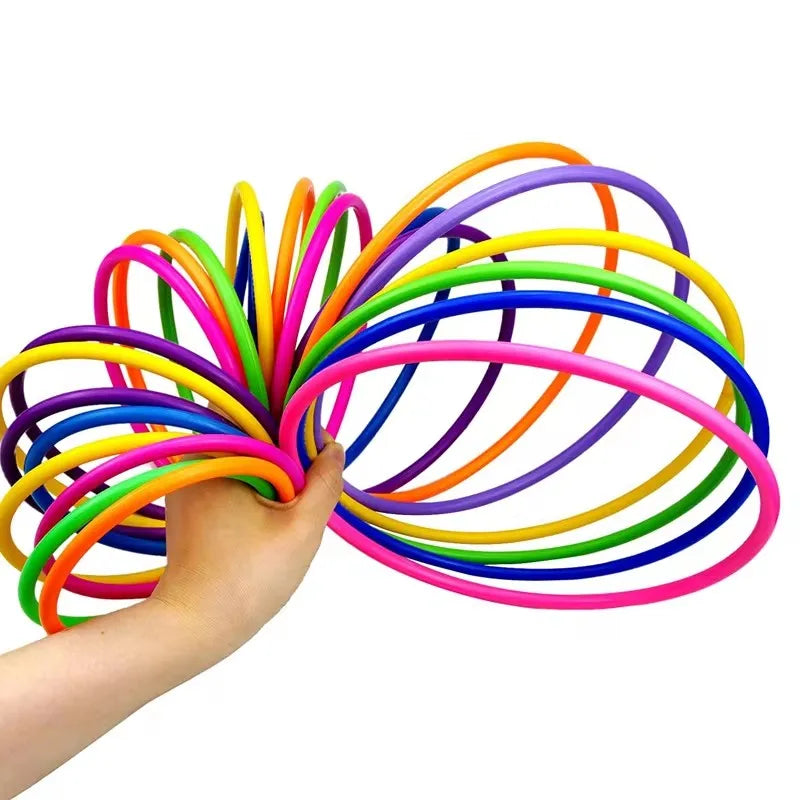 Lebendige, leichtgewichtige Wurfringe aus Kunststoff für Kinder. Perfektes Bewegungsspiel für Outdoor Abenteuer.