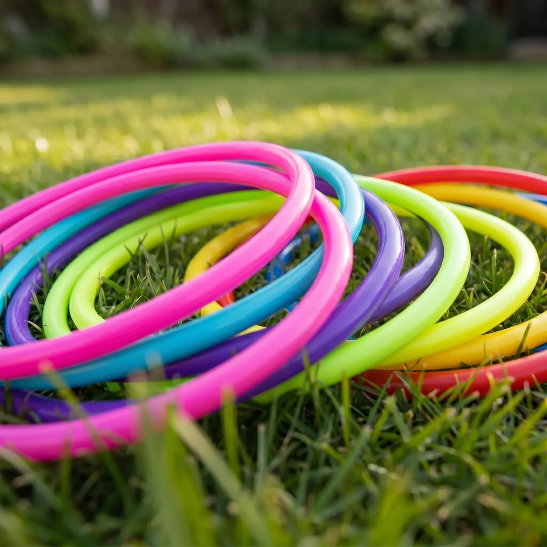 Komplettes Set bunter Kinder Wurfringe mit Basis für spannende Outdoor Spiele & Gartenspiel für die Familie.