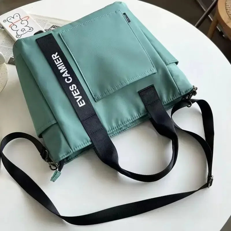 Robuste Damen Tote Bag / Shopper-Tasche aus wasserabweisendem Nylon, geräumig und modisch für jeden Tag.
