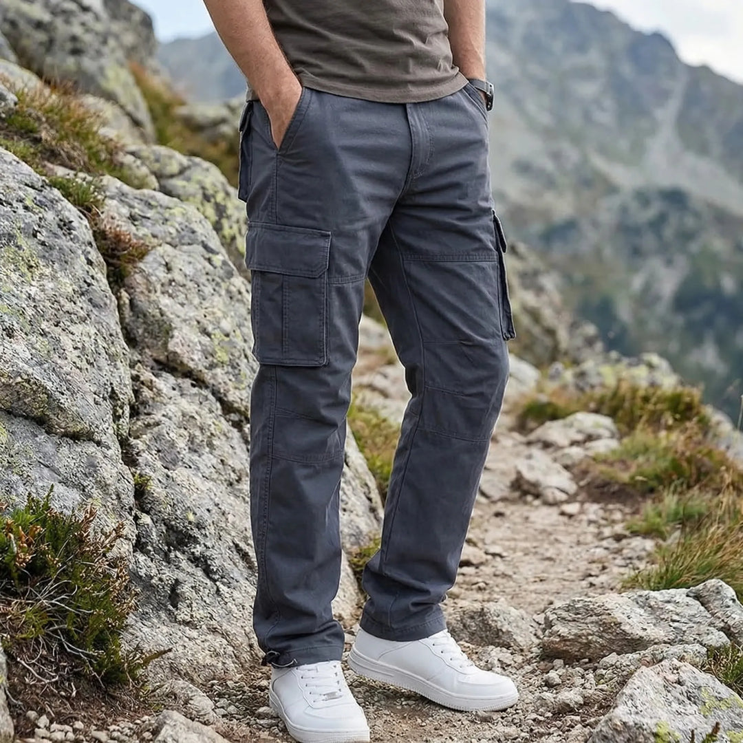 Herren Cargohose Armeegrün mit Mehrfach-Taschen, robust und bequem für Outdoor & Freizeitaktivitäten.