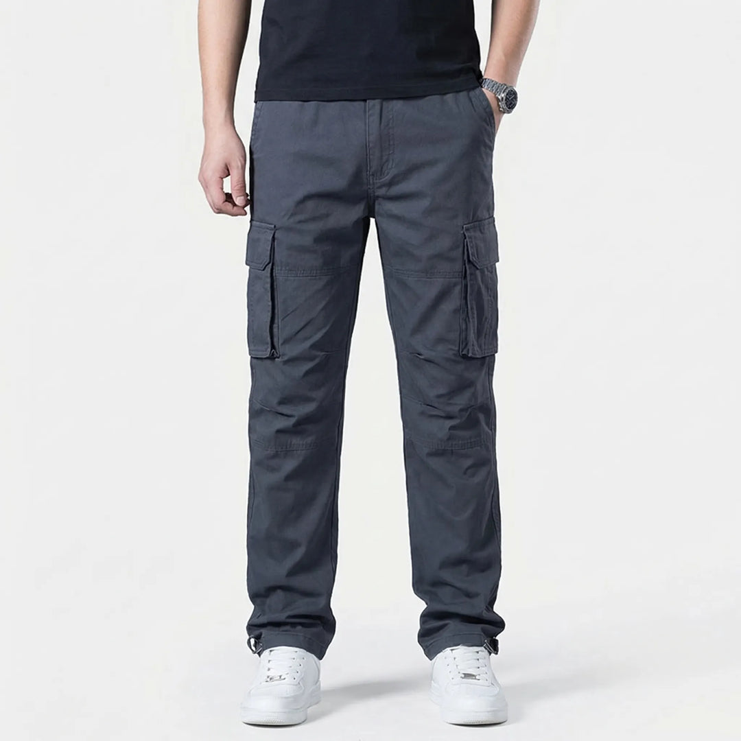 Gefaltete, strapazierfähige Herren Cargohose in Grün mit Mehrfach-Taschen, bequem für Outdoor & Freizeit.