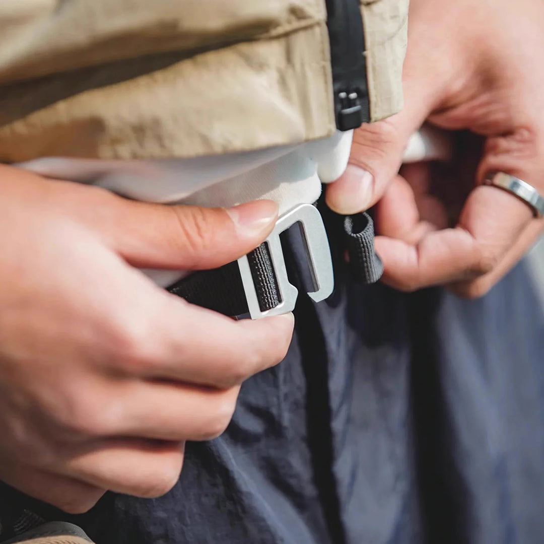 Ergonomische Herren Outdoorhose, abzippbar, für maximale Bewegungsfreiheit beim Wandern und Sport.