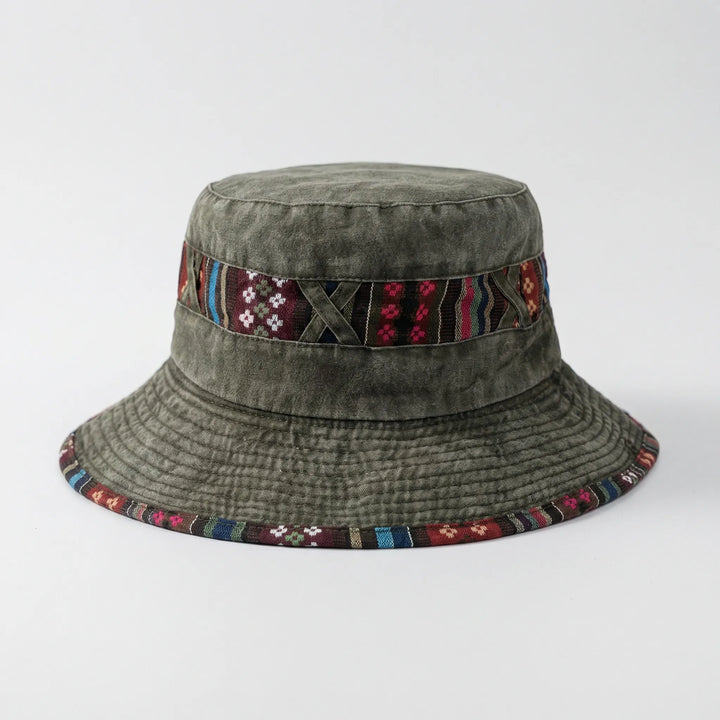Unisex UV-Schutz-Sonnenhut beim Wandern. Breitkrempiger Outdoorhut in Khaki, perfekt für Sommer-Abenteuer.