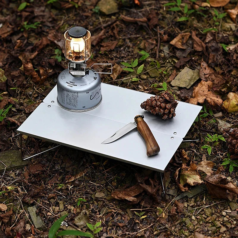 Kleiner tragbarer Klapptisch für Outdoor-Kochen, ultraleicht & faltbar, ideal für Reisen & Camping.