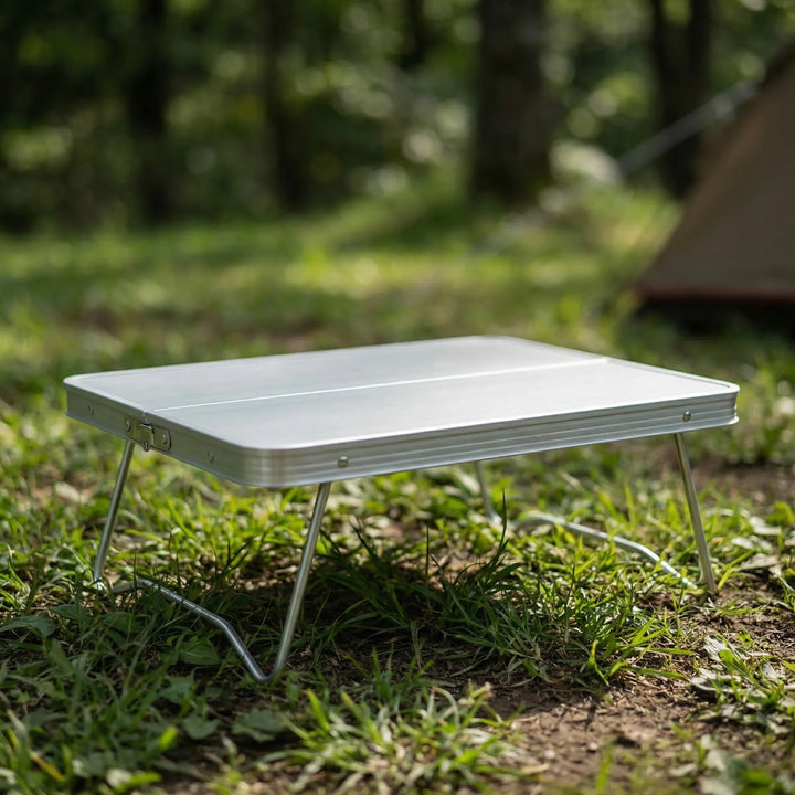 Ultraleichter faltbarer Mini-Campingtisch aus Edelstahl für Outdoor, Picknick & Reisen.