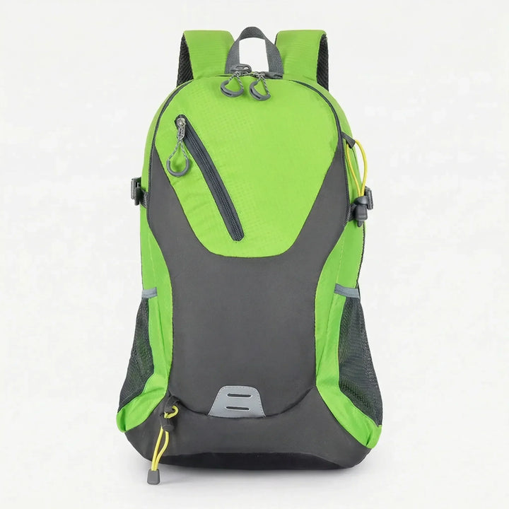 Detailansicht: Wasserdichte Reißverschlüsse und robuste Schnallen am Outdoor-Rucksack 40L für Reisen.