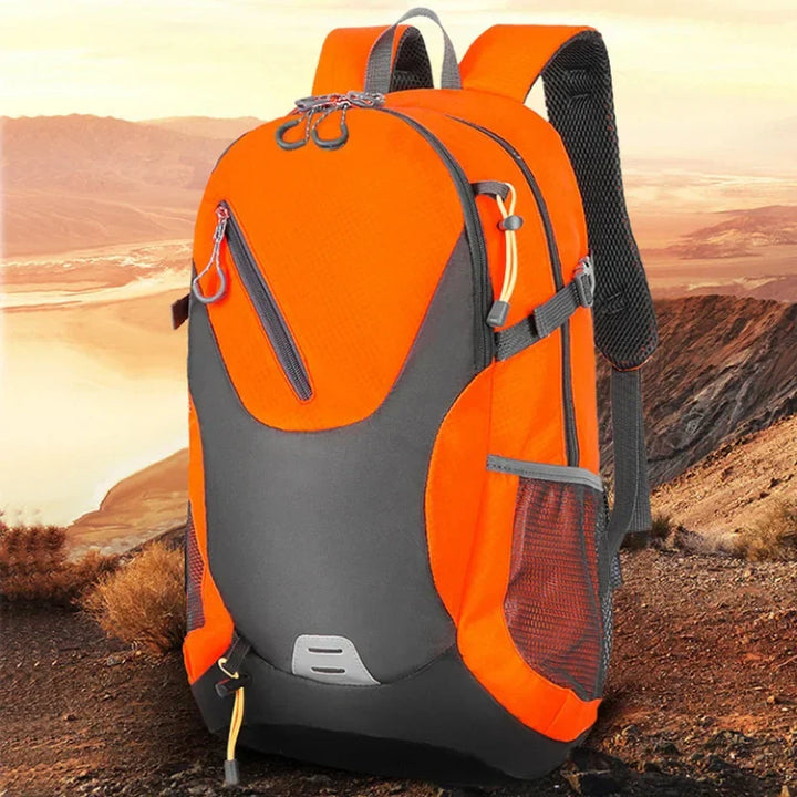Hochwertiges, strapazierfähiges Material des 40-Liter Trekking-Rucksacks, bereit für jedes Outdoor-Wetter.