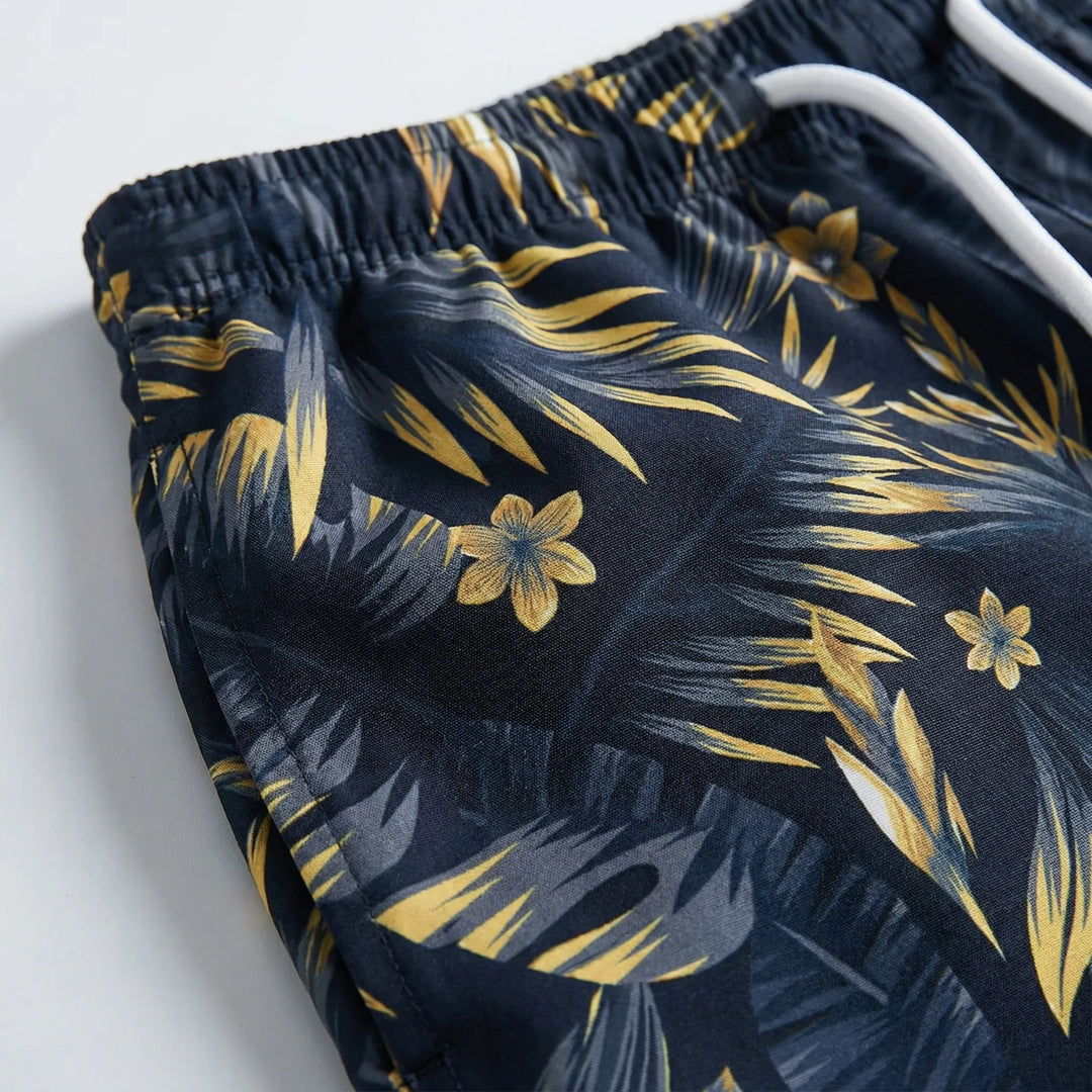 Lockere Herren Schwimmhose, schnelltrocknend, ideal für Strand, Pool und Wasserspaß.