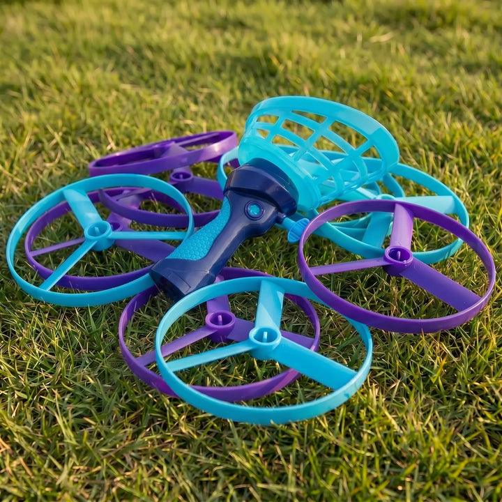 Spaßige Zugschnur-Flugscheibe für Kinder. Lebendiges Outdoor-Spielzeug für aktive Sommerspiele.