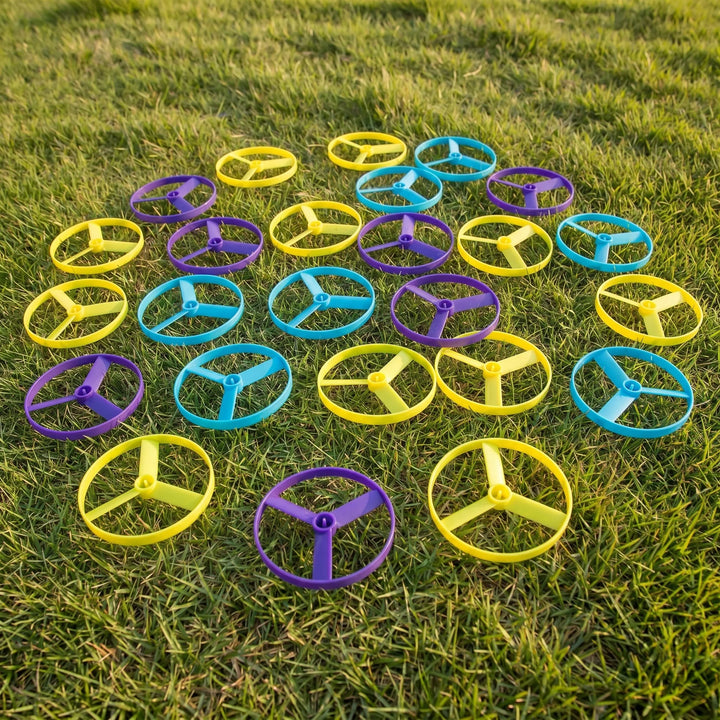 Dynamische Zugschnur-Flugscheibe für Outdoor-Abenteuer. Fördert Koordination bei Kindern.