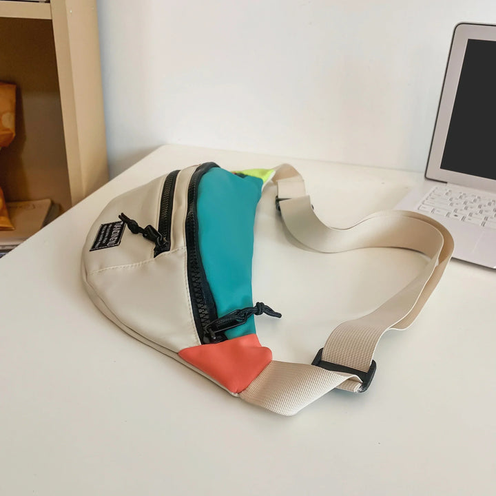 Lässige schwarze Crossbody-Tasche, wasserabweisendes Nylon, perfekt für aktive Tage.