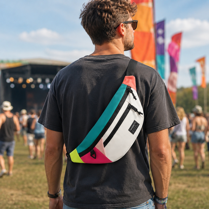 Kompakte schwarze Nylon Sling-Bag, ideal für Smartphone, Schlüssel und Geldbörse, unisex.