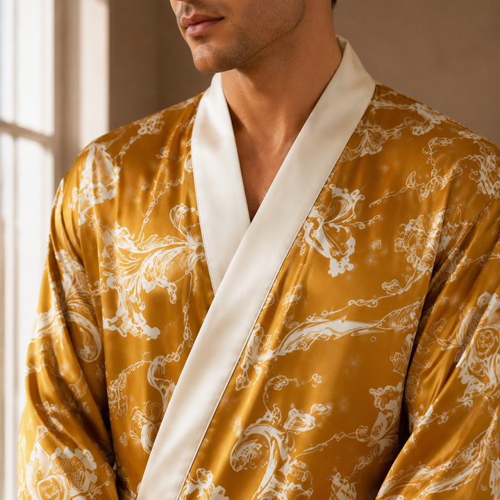 Luxuriöses Damen Kimono Bademantel-Set mit Shorts, gemütlich und elegant für entspannte Loungewear.