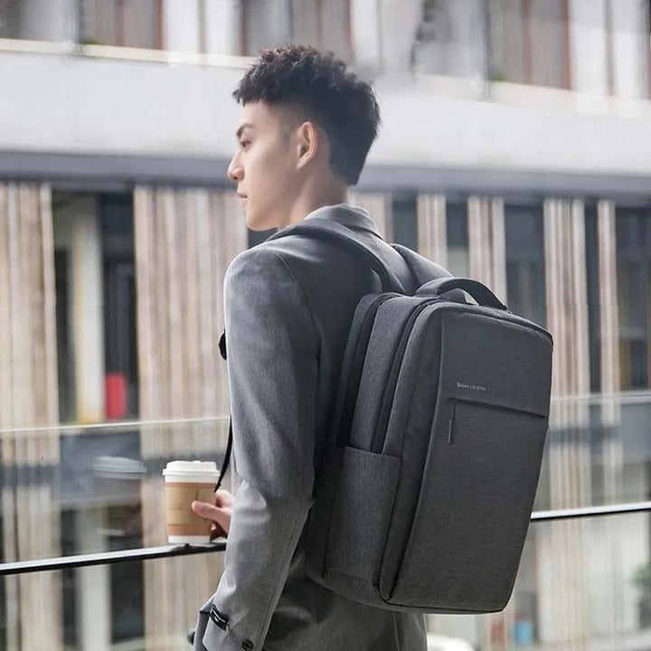 Schwarzer & grauer wasserdichter Unisex Laptop-Rucksack für Pendler, Business & Reisen, mit Technikschutz.