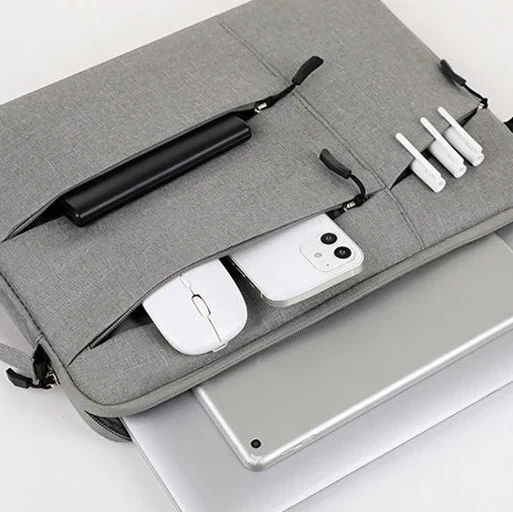 Robuste, wasserdichte Laptop-Sleeve, gepolstert für maximalen Notebook-Schutz auf Reisen.