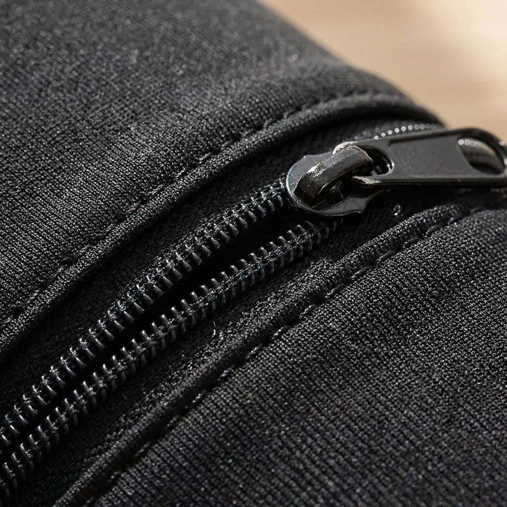 Ergonomische Handgelenktasche für den Sport. Mit Reißverschlussfach für sichere Aufbewahrung.