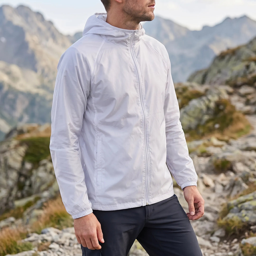 Unisex Outdoor-Windjacke in heller Farbe, sportlich & leicht, ideal für wechselhaftes Wetter.