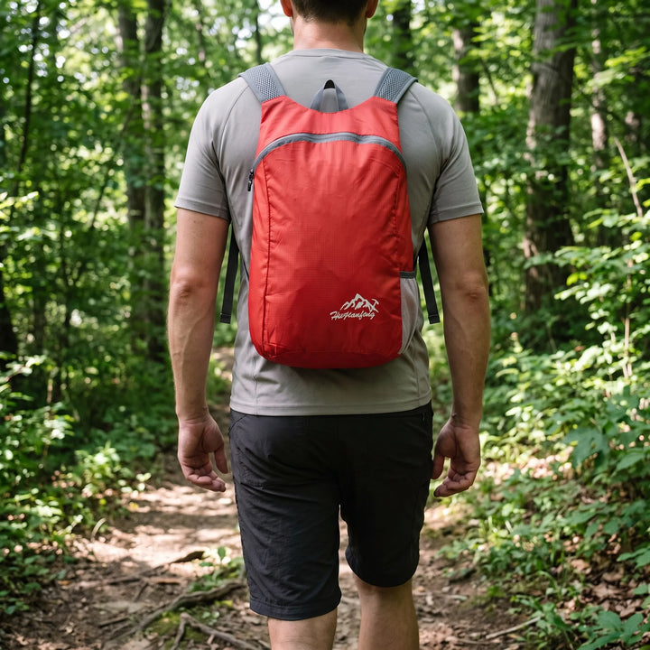 Ultraleichter faltbarer Tagesrucksack aus Polyester, kompakt für Reisen & Sport.