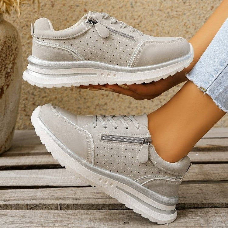 Trendige SanaStep Damen-Sneaker in moderner Optik. Stilvolle Alltagsschuhe & bequeme Freizeitschuhe.
