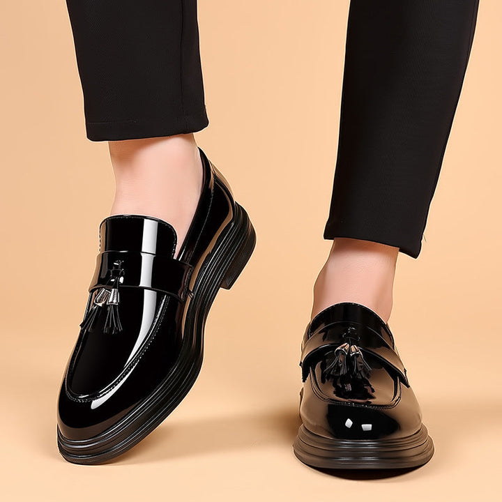 Vielseitige schwarze Herren Alltagsschuhe mit atmungsaktivem Stil und flexibler Sohle für Komfort im Business und Freizeit.