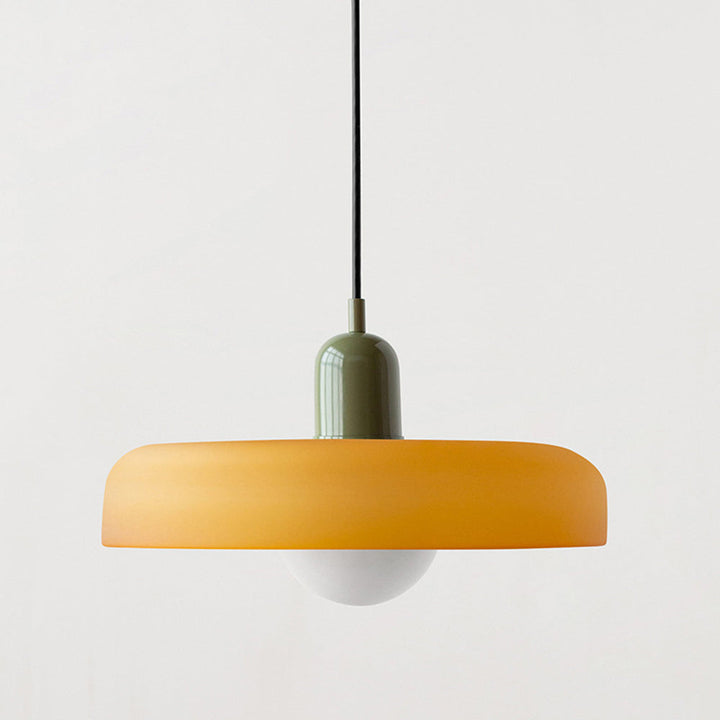 Edle Glaslampe mit Buntglas, Bauhaus-Design, als zentrales Lichtobjekt.