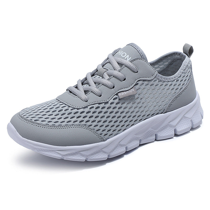 Mann trägt leichte Herren-Laufschuhe beim Jogging. Ideal für Athletik, Komfort & Freizeit im Alltag.