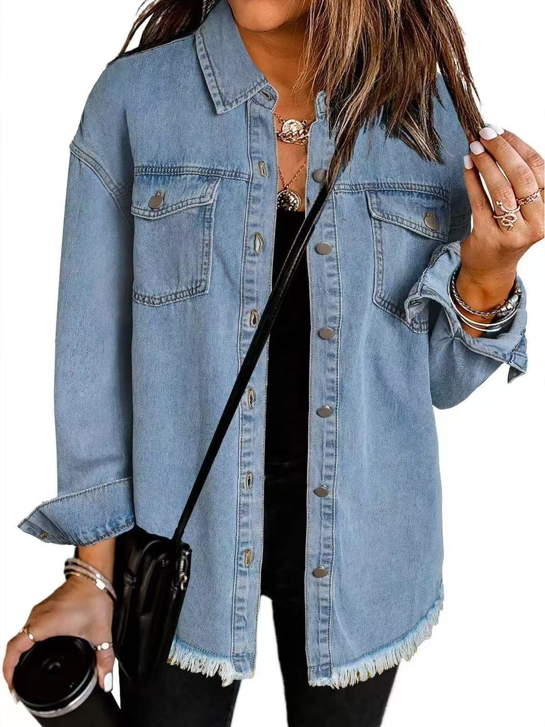 Stylische Damen Jeansjacke Jolien mit praktischen Brusttaschen und Knopfverschluss, perfekt für Freizeit.