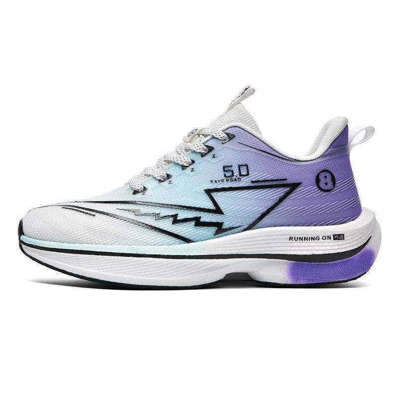 Komfortabler Herren Running Schuh mit Carbonplatte. Atmungsaktiv & leicht für lange Trainingseinheiten.