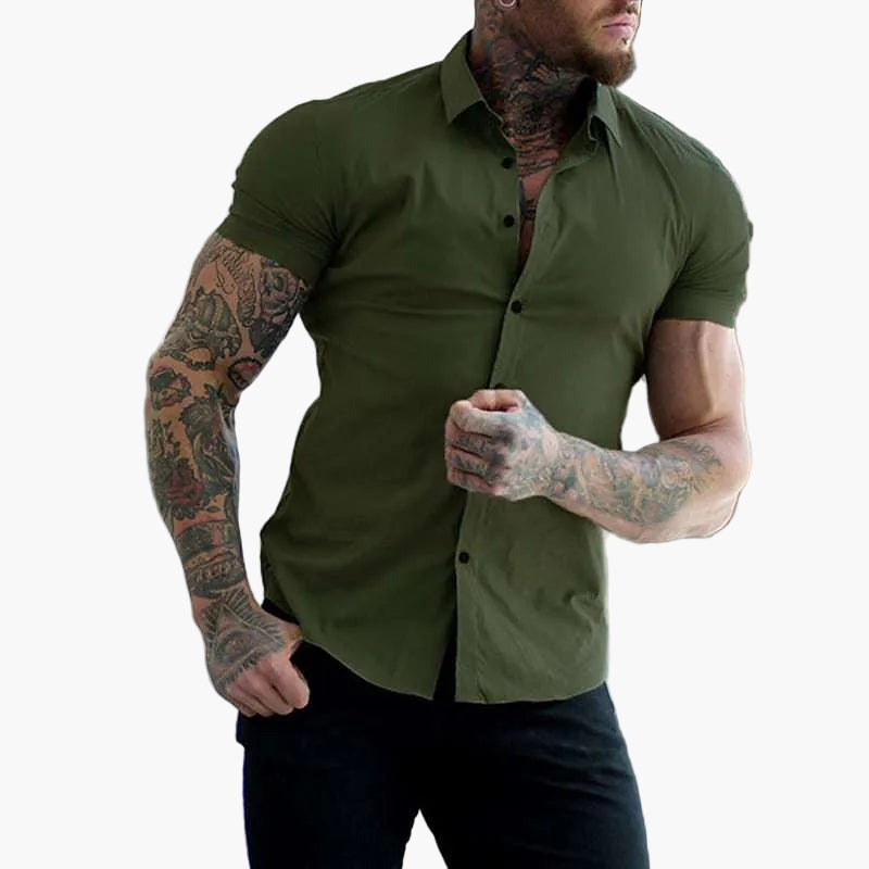 Herren Slim-Fit Kurzarmhemd in Bewegung, sportlich-elegant. Modernes Business Casual und Freizeit Sommerhemd.