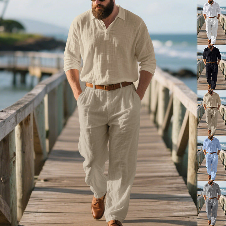 Dunkelblaues Herren Freizeit Zweiteiler Set mit elegantem Poloshirt & bequemer Hose. Perfekt für den Frühling.