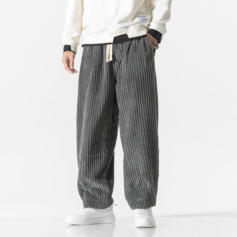 Detailaufnahme der Herren-Relaxhose: Elastischer Bund mit Kordelzug, ideal für Streetwear & Casual Looks.