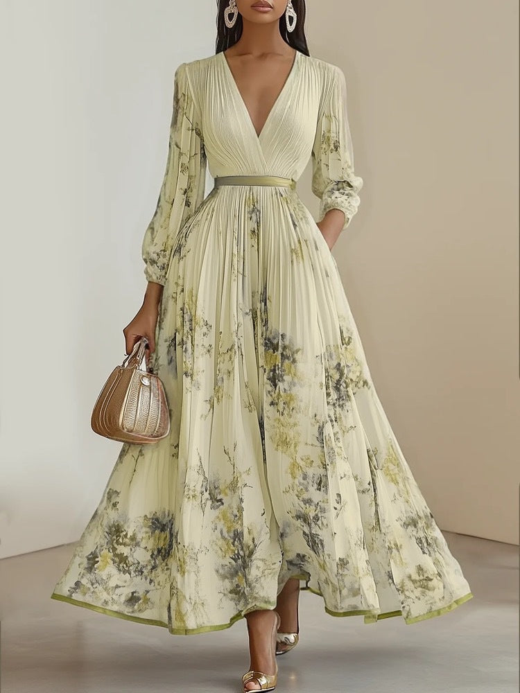 Langes, elegantes Damen Maxikleid. Romantisches Blumenmuster, V-Ausschnitt & Puffärmel. Perfekt für den Sommer.