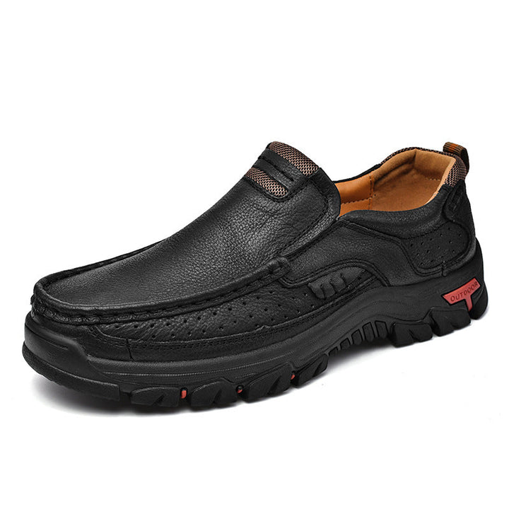 Komfortable Herren Schlupfstiefel in Schwarz. Alltagstiefel mit Fußgewölbeunterstützung, ideal für lange Tage.