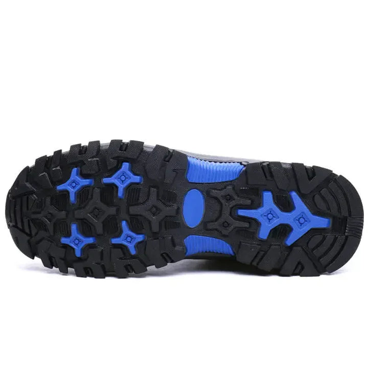 Damen Wanderschuhe auf einem steinigen Pfad, zeigen Gripp und Stabilität im Abenteuer.