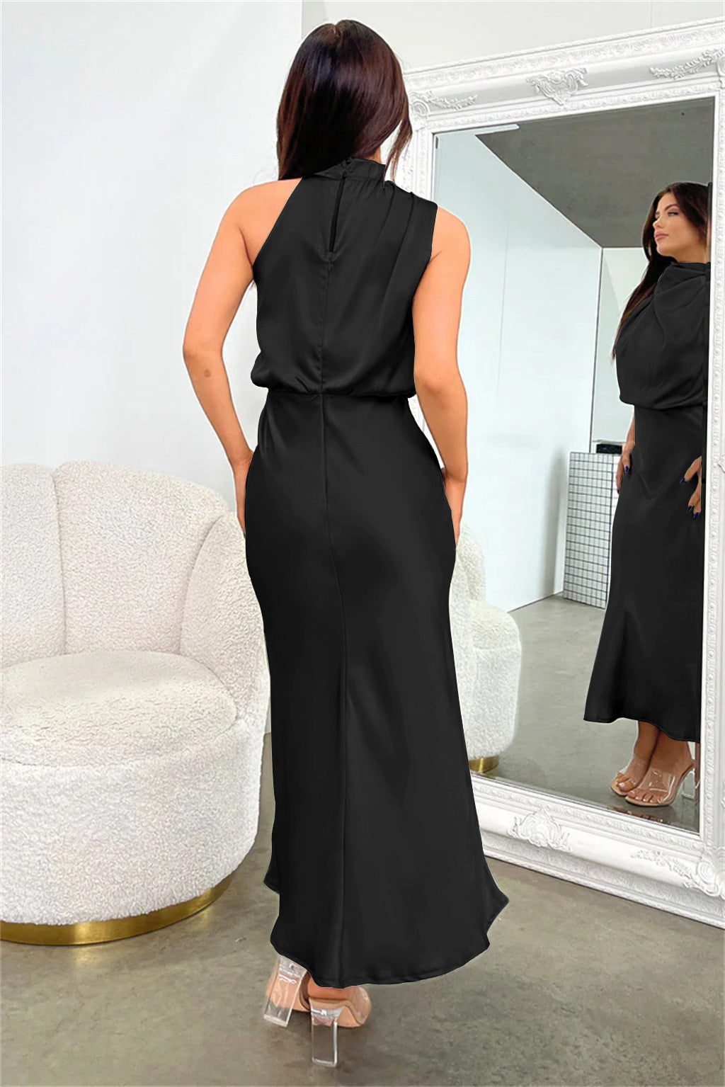 Vielseitiges Neckholder Midikleid, elegant für Damen. Ob Hochzeitsgast, Party oder Abendkleid – immer passend.