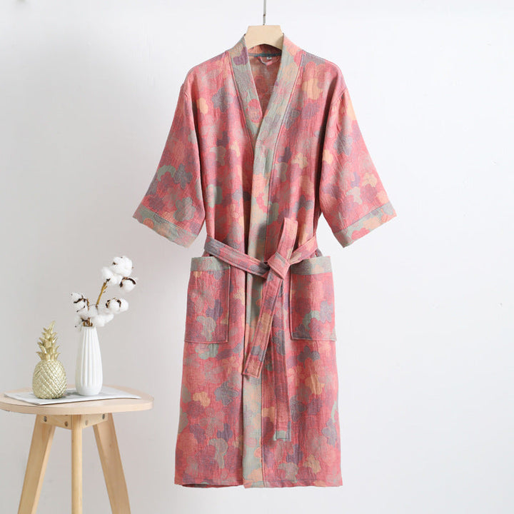 Detailaufnahme: Lockerer Ärmel des Damen Kimono-Morgenmantels, komfortabler Wickelmantel.