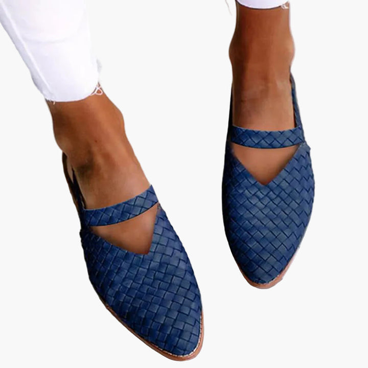 Damen Slipper geflochten, elegant & bequem. Modische Schlupfschuhe für Sommer & Freizeit.