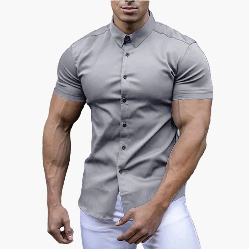 Modernes Slim-Fit Kurzarmhemd für Herren, elegant und sportlich. Perfektes Sommerhemd für jeden Anlass.