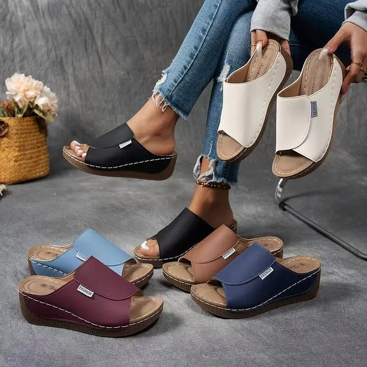 Vielseitige orthopädische Sandalen für Damen. Elegant, fussschonend & ideal als stylische Alltagsschuhe.