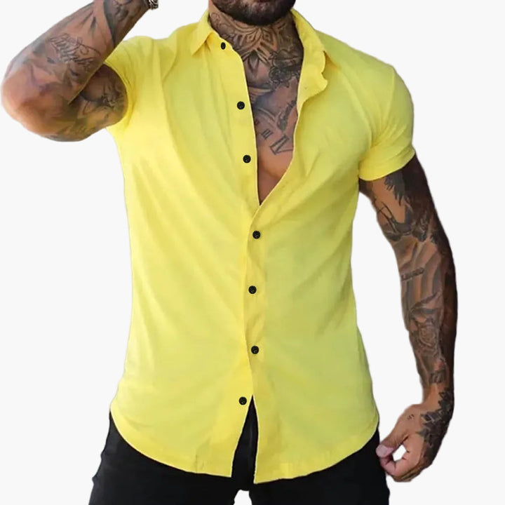 Stylisches Slim-Fit Herren Kurzarmhemd, sportlich-elegant. Kombinierbar für Business Casual oder Freizeit Sommerlooks.