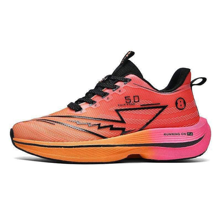 Herren Running Schuh mit Carbonplatte, ideal für schnelle Läufe & intensives Training. Leicht & schnell.