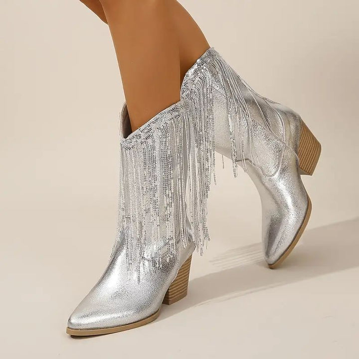 Damen Western Blockabsatz Stiefel mit Fransen. Modischer Cowboystiefel für Frauen mit spitzer Zehe und hohem Schaft.