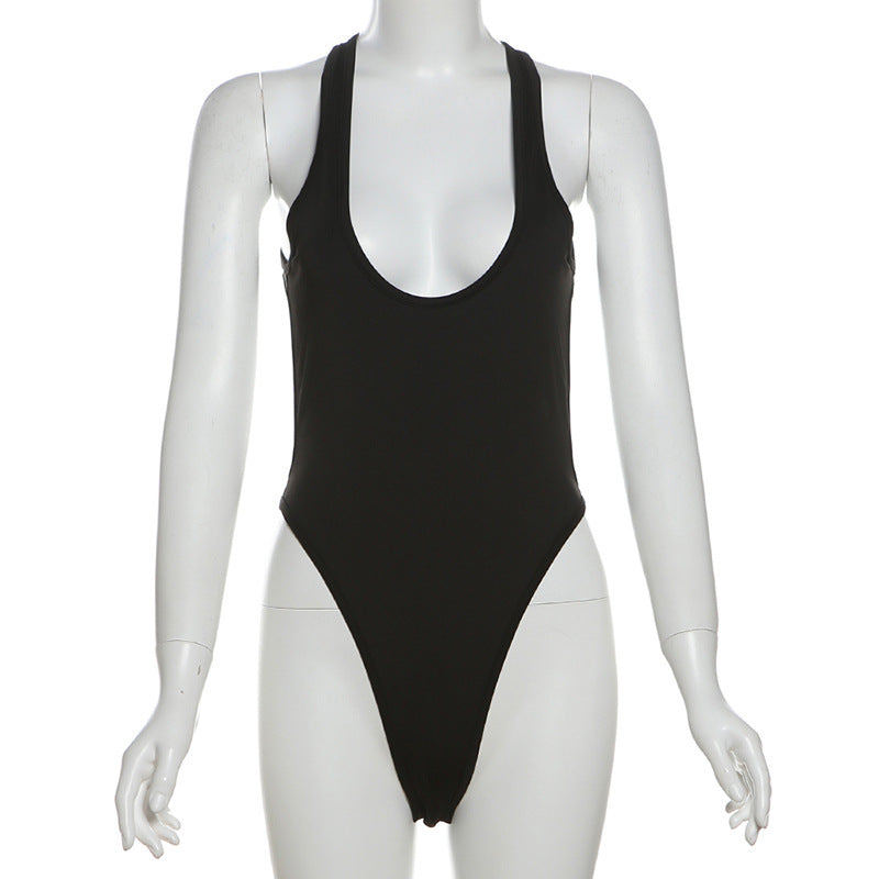 Moderner Damen Schwimmanzug schwarz, figurbetont, mit tiefem Rundhals. Perfekt für Strand & Pool Urlaub.