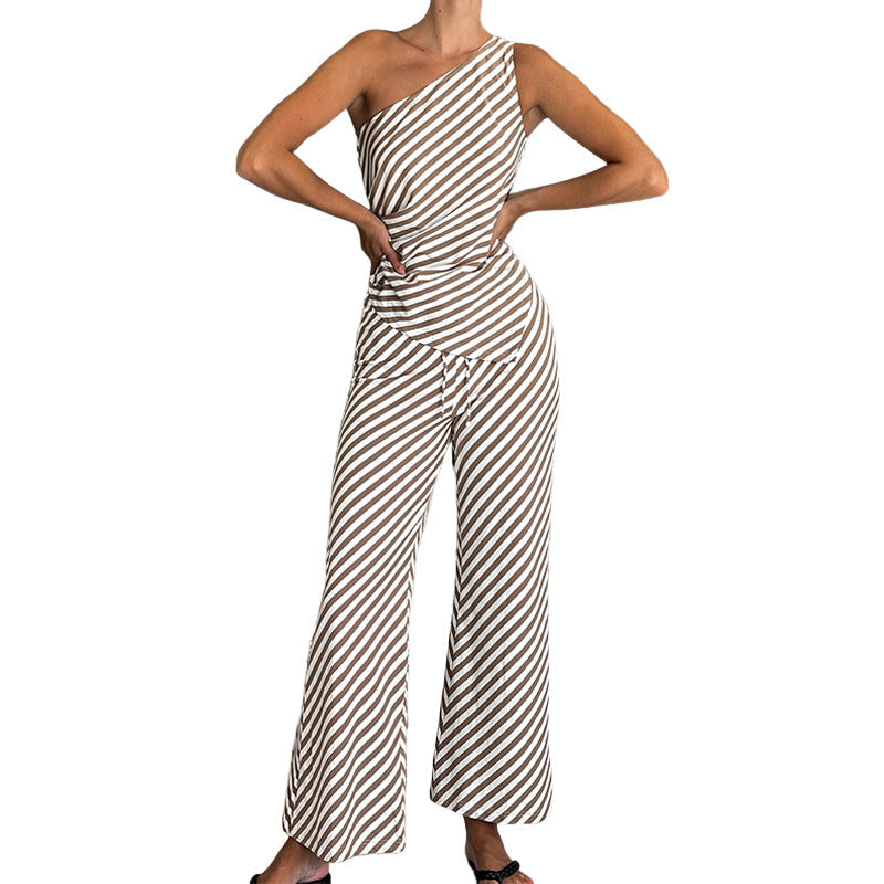 Elegantes asymmetrisches Damenset mit Taillenschnitt für modernen Business- oder Freizeit-Look, figurbetont.
